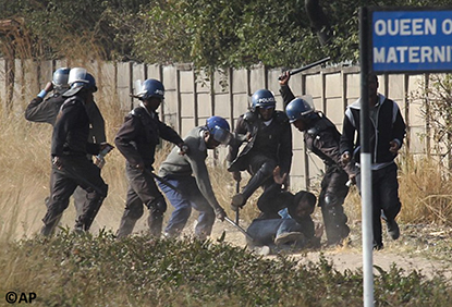 Roit police in Zimbabwe